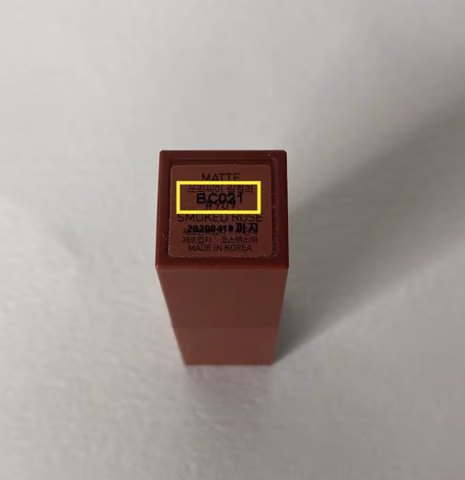 Batch code highlighted on a lipstick base
